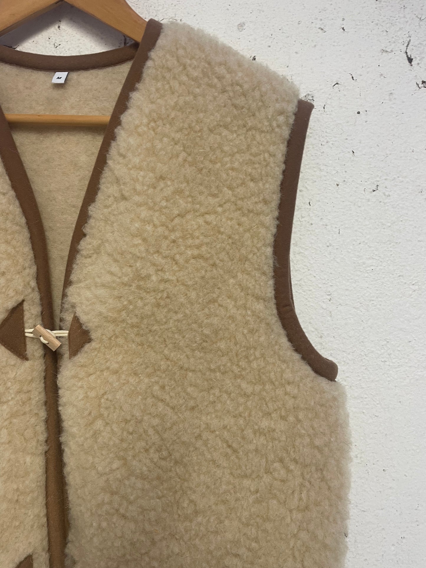 Shearling wool Vest in Natural