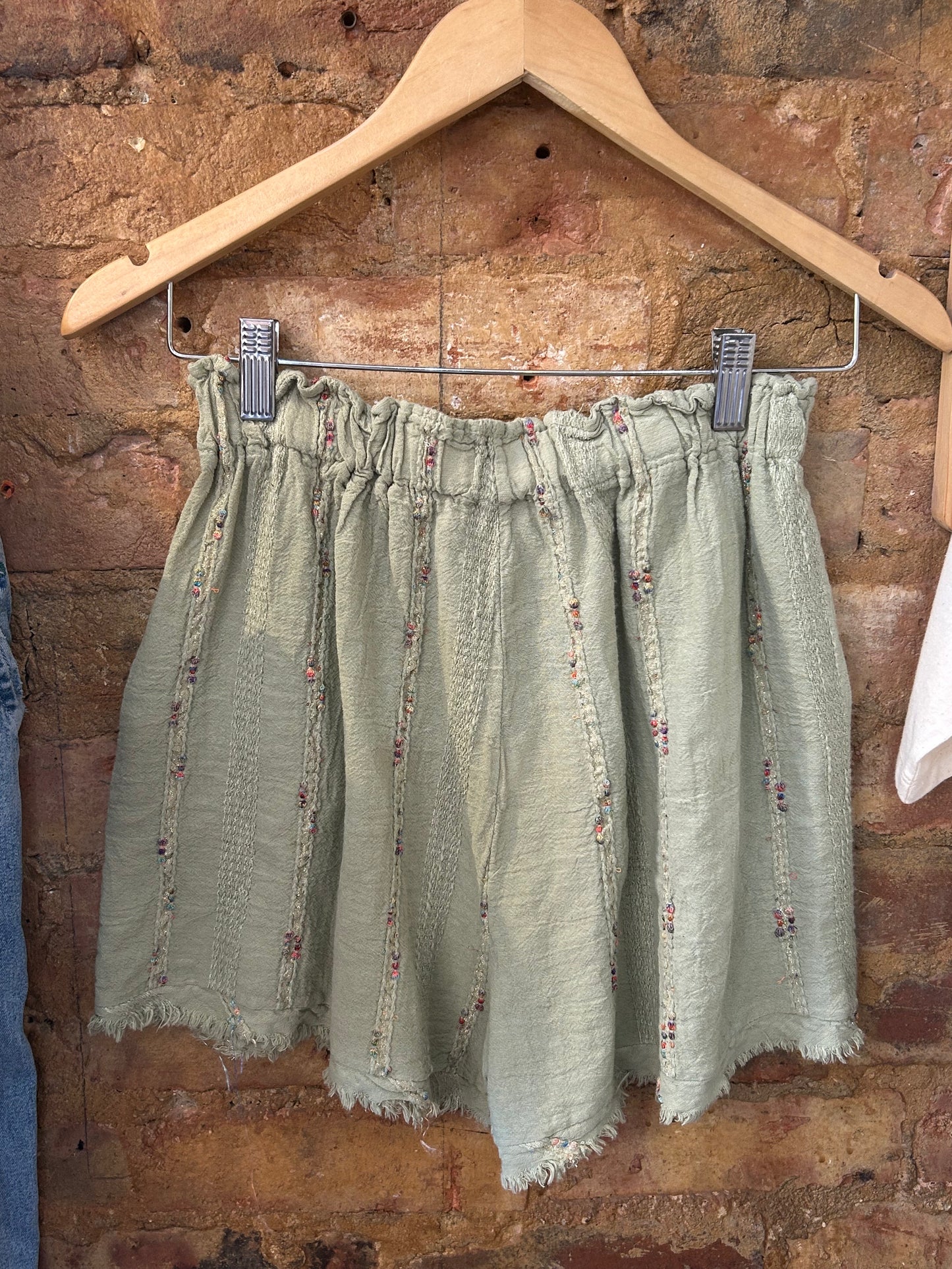 Green linen embroidered shorts